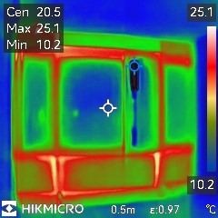 Kamera termowizyjna Hikmicro Eco-V to tania kamera do wielopunktowego pomiaru temperatury obiektów w budownictwie, instalacjach wodnych i elektrycznych.