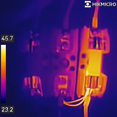 Kamera termowizyjna Hikmicro Eco to tania kamera do wielopunktowego pomiaru temperatury obiektów w budownictwie, instalacjach wodnych i elektrycznych.