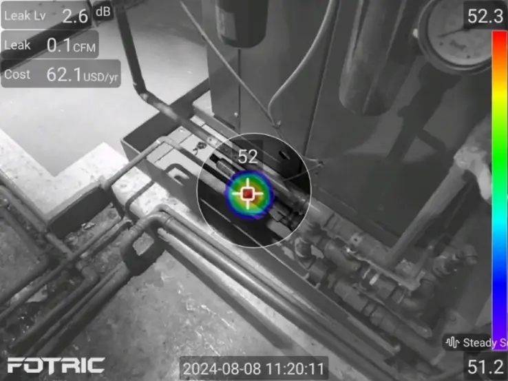 Kamera akustyczna Fotric H4 mini wspierana przez AI do detekcji i szacowania kosztów wycieków z instalacji.